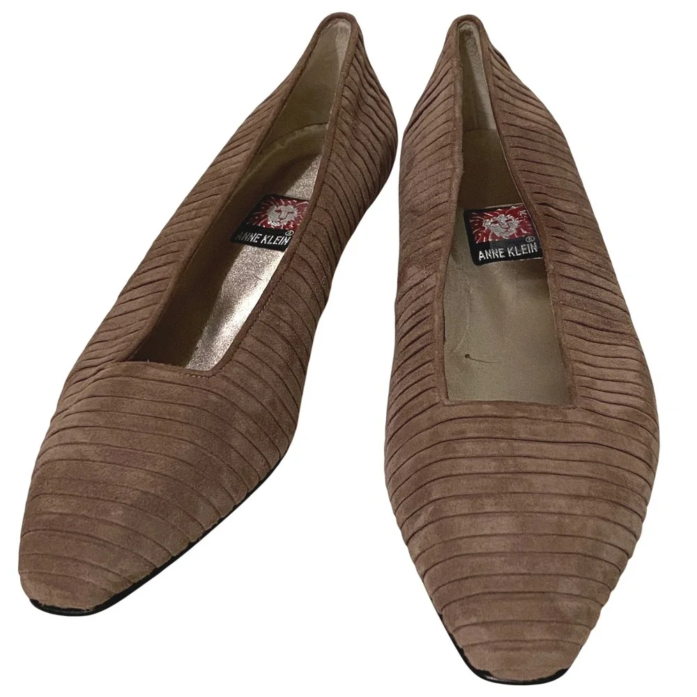 Anne Klein Vtg 80s Taupe Pleated Suede Low Heel Pumps Made in Italy Size 7.5M